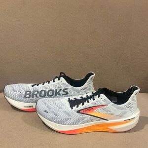 Hyperion Brooks men’s sneaker sz 10 orange accents with black laces & white sole